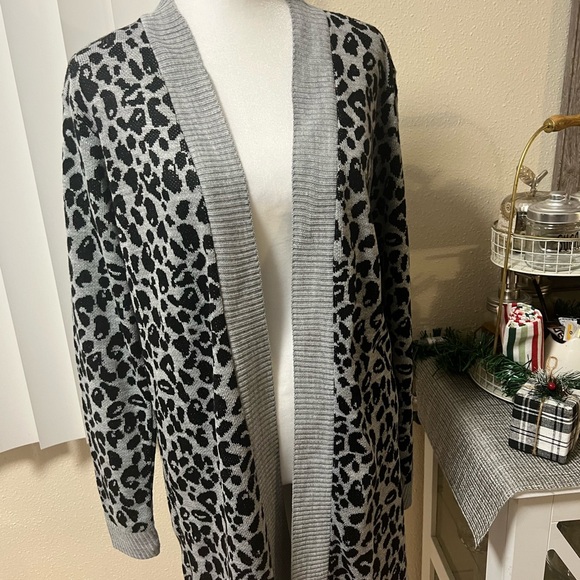 Nine West Leopard Cardigan SIZE M. - Picture 12 of 14